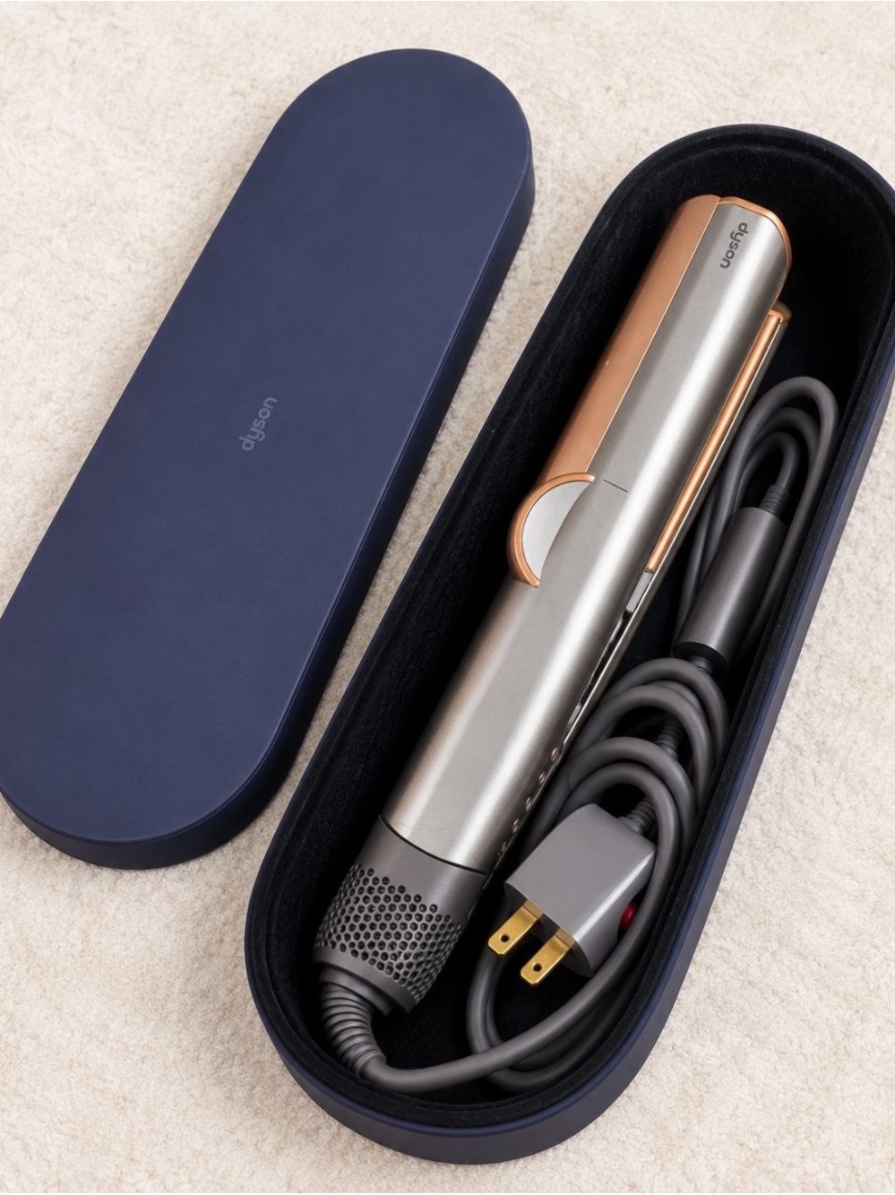 Dyson Airstrait™ Straightener – Gold
Luxury Dyson Airstrait